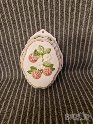 Винтидж керамична декорация – горски плодове 