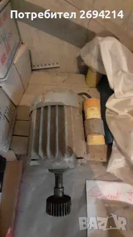 Продавам ел. двигател ,ножове за струг, снимка 7 - Стругове - 41490977