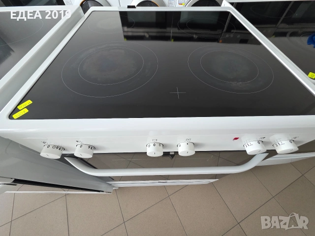 Свободностояща печка с керамични котлони Voss, снимка 4 - Печки, фурни - 53683545