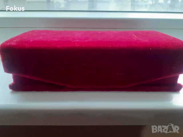 Луксозна подаръчна кутия червено кадифе - като нова, снимка 2 - Антикварни и старинни предмети - 53964917