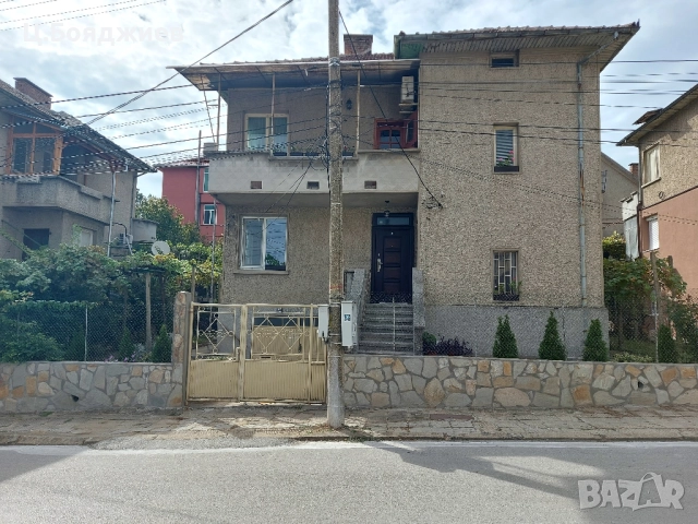 Имот, Топ локация, Двуетажна къща с гараж и самостоятелен двор, Център, гр.Горна Оряховица. , снимка 3 - Къщи - 50683605
