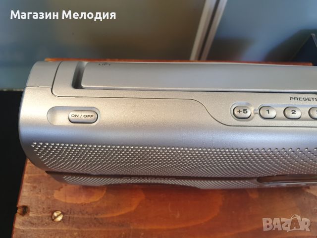 Радио Grundig Music Boy 51  В отлично техническо и визуално състояние., снимка 4 - Радиокасетофони, транзистори - 46309139