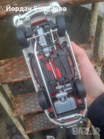 Метални  колекционерски Mercedes Banz 300SL Burago Italy 1:18 метален ретро модел, снимка 18 - Колекции - 53020517