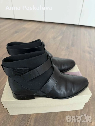 Обувки Clarks, снимка 2 - Дамски боти - 51150542