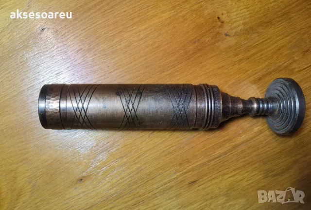 Декоративна бронзова ваза метална вазичка за цветя тип мензура стилна и красива немска от Германия, снимка 12 - Антикварни и старинни предмети - 50429364