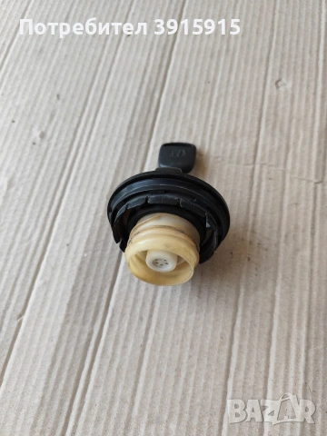 Капачка бензинов резервоар от Honda jazz , снимка 2 - Части - 53146691
