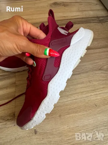 Оригинални маратонки Nike W Huarache Run Ultra! 38 н, снимка 2 - Маратонки - 47011793