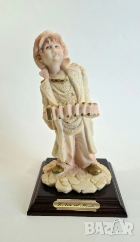 Фигура на музикант с акордеон - L'Arte nel Mondo, Италия