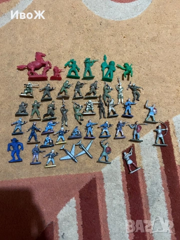 Лот стари фигурки