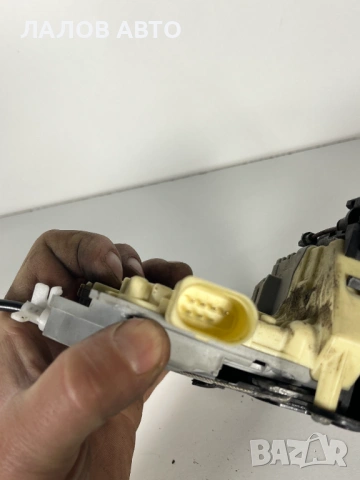 Задна лява брава врата механизъм външна дръжка Фолксваген Пасат Б6 Zadna lqva brava vrata Passat B6, снимка 4 - Части - 53707728