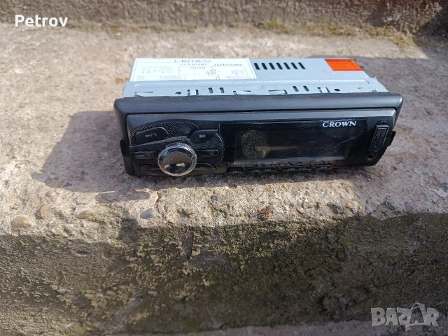 Продавам авторадио Crown 