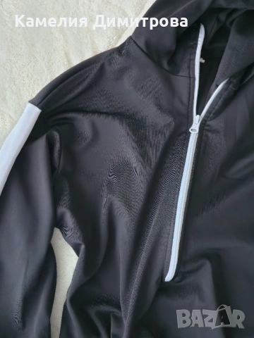 Спортна дамска туника с качулка – черна с бял цип, снимка 2 - Туники - 53285879