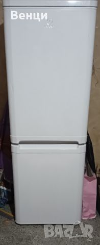 голям хладилник с фризер , снимка 1