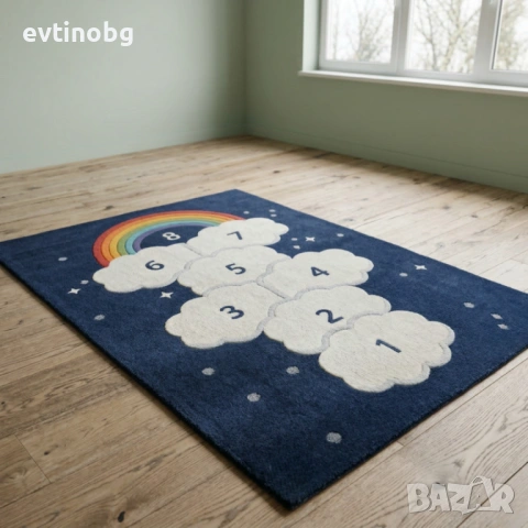 Детски килим "Небесно Приключение" 120х160см – Тъмносин с облачета и дъга, Противоплъзгащ и Миещ се, снимка 2 - Други - 53881710