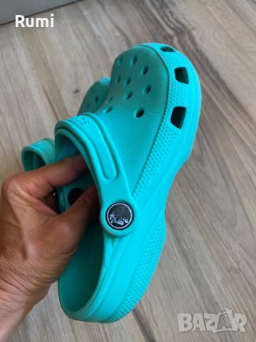 Оригинални светло зелени чехли Crocs ! 33-34 н, снимка 8 - Детски сандали и чехли - 46286620