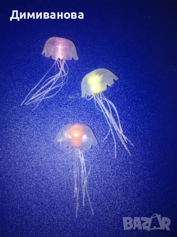 3 малки медузи. Декорация за аквариум , снимка 3 - Оборудване за аквариуми - 51410826