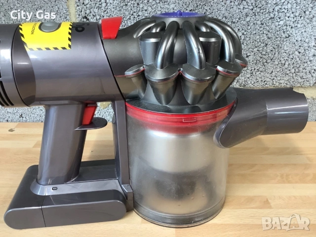 Вертикална прахосмукачка Dyson V7 animal, снимка 4 - Прахосмукачки - 53423179