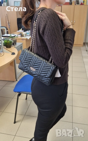 Оригинална чанта GUESS, снимка 5 - Чанти - 52412030