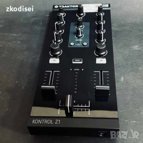 DJ Контролер TRAKTOR KONTROL Z1 HW, снимка 2 - Ресийвъри, усилватели, смесителни пултове - 52658669