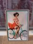 Метална табела жена на колело еротика велосипед ретро хубава извито кормило висок ток, снимка 1 - Декорация за дома - 45301914