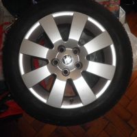 Продавам  гуми  с  джанти  за  Шкода  ., снимка 1 - Гуми и джанти - 45835058