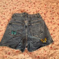 Къси панталонки с пеперуди, снимка 2 - Къси панталони и бермуди - 45436495
