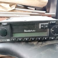 Оригинално радио от Skoda Octavia, снимка 1 - Аксесоари и консумативи - 45571211