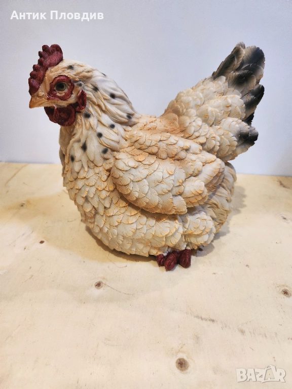 Декоративна кокошка от полирезин, снимка 1