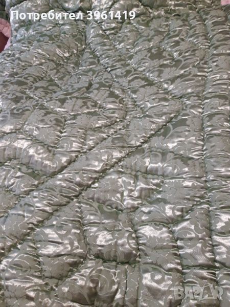 Продавам нов домашно вълнен юрган с копринено лице резедаво с размери: ширина 1,70, дължина  2,10. , снимка 1