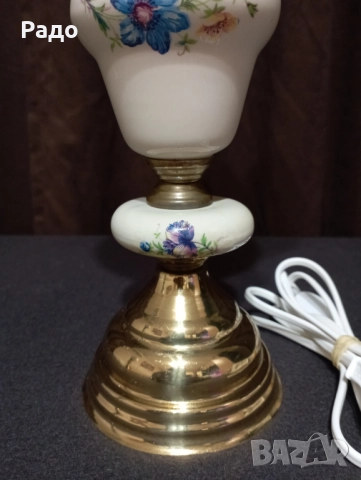 Комплект от две порцеланови лампи с бели стъклени абажури, снимка 3 - Настолни лампи - 52823324