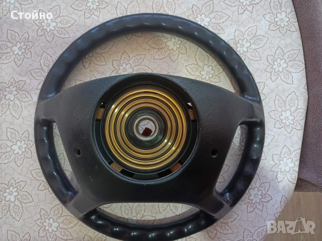 Продава се оригинален гумен волан за Мерцедес W124, снимка 2 - Части - 53582986