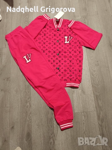 Спортен екип, снимка 2 - Детски комплекти - 53611892