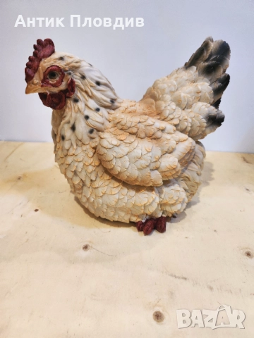 Декоративна кокошка от полирезин