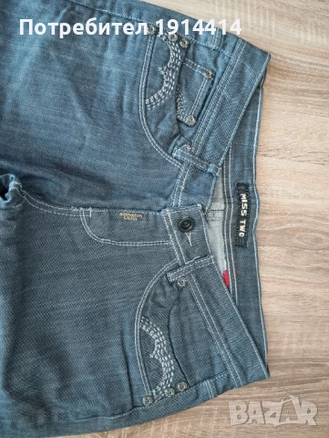 Дънки с бродерия, снимка 3 - Дънки - 50591277