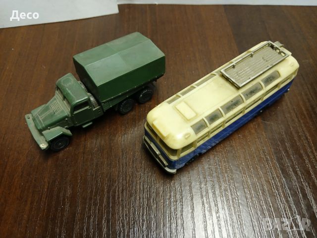 Пластмасови модели автобус и камион Урал., снимка 2 - Колекции - 46319499