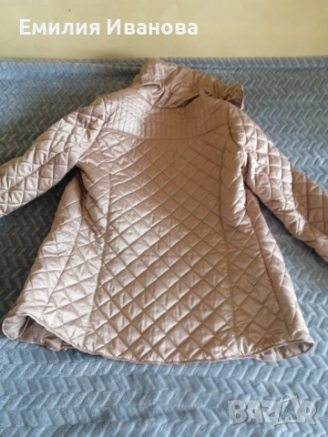 Пролетно есенно дамско яке. 