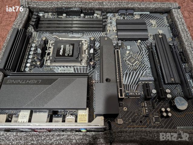 Asrock X670E PG Lightning Дънна платка АМ5, снимка 3 - Дънни платки - 45975712