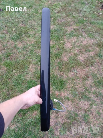 Лайсна над задния номер на тойота авенсис т25 комби.