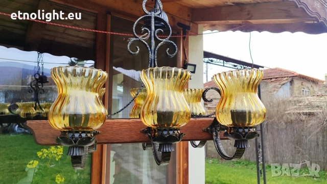 Красив полилей съчетание от дървена греда, ковано желязо и 6 стъкленици , снимка 3 - Полилеи - 53965486