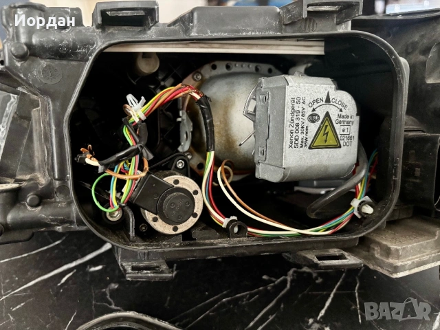 Оригинален Ксенонов Фар за Audi A6 C6 (4F) - Hella Десен, снимка 3 - Части - 54301465