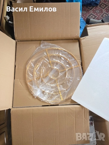 Златист полилеи с висящи кристали, снимка 5 - Лампи за таван - 51943674