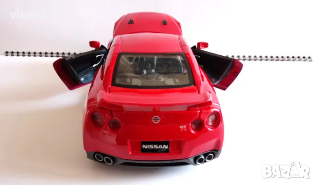 Nissan GT-R 2009 Bburago DIAMOND Мащаб 1:18, снимка 4 - Колекции - 49011137