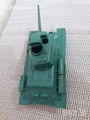 Макет на танк Т-34., снимка 6 - Коли, камиони, мотори, писти - 54155235