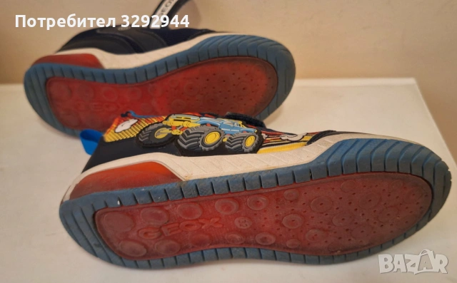 Светещи маратонки GEOX за момче,32 номер, снимка 4 - Детски маратонки - 53767335