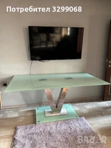 Стъклена трапезна маса