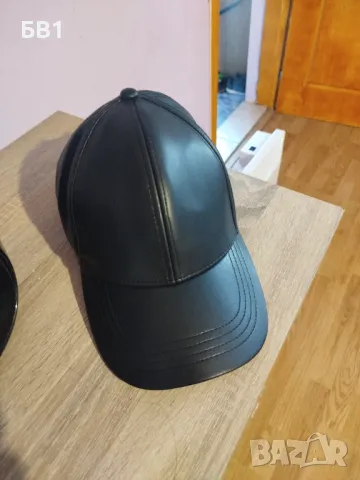 Кожена лятна шапка с козирка 