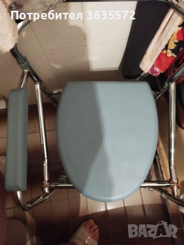 Продавам два хигиенни стола , снимка 2 - Градински мебели, декорация  - 45885947