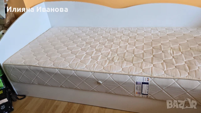 Единично легло бял гланц с матрак и механизъм за повдигане, снимка 3 - Спални и легла - 50671650