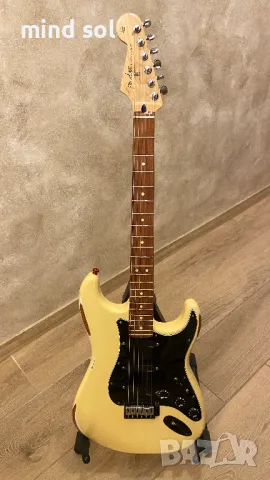 FENDER Stratocaster EMG DG20 Reverse Headstock (Mexico 2022) EMG DG20 David Gilmour., снимка 1 - Китари - 49382577