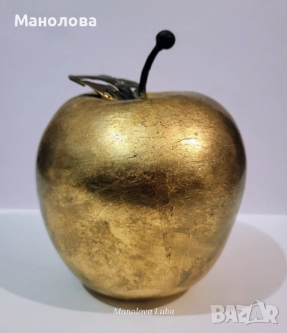 Пластика "Златната ябълка" на Павел и Марияна Пожарянови.